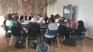 Am Thementisch Bildung und Ausbildung wird intensiv über das die Umsetzung von Inklusion in Jena diskutiert.