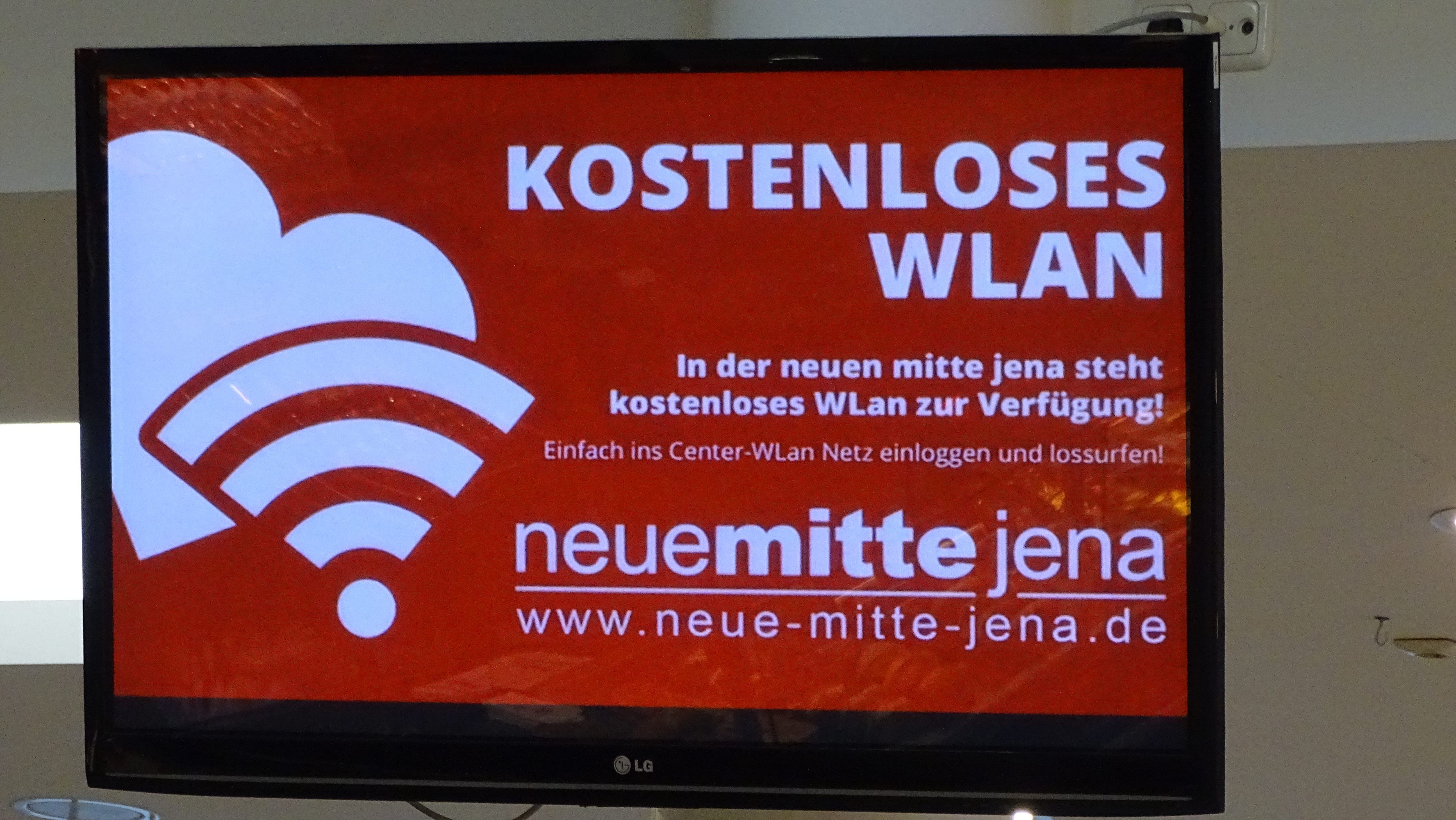 Display mit Hinweis auf kostenloses WLan in der Neuen Mitte Jena