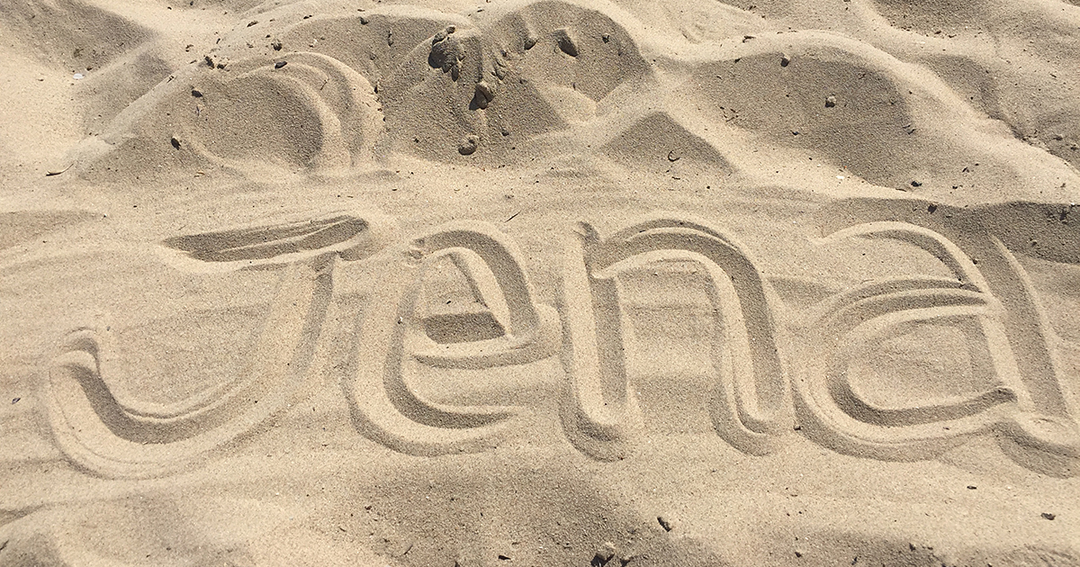 Jena in den Sandstrand von Alicante geschrieben