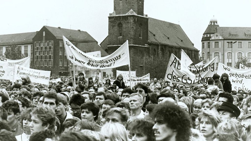Einwohnerforum auf dem Platz der Kosmonauten in Jena am 04.11.1989,