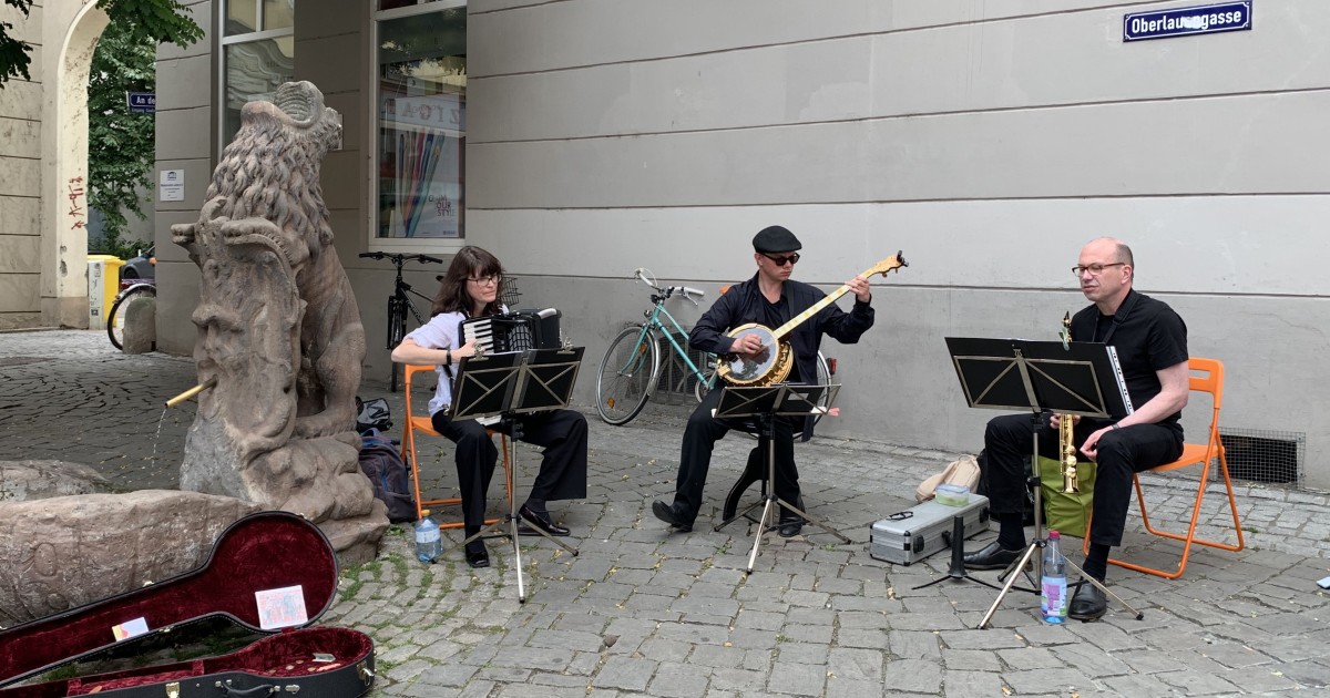 Musiker*innen bei den Jenaer Straßenpflasterfestspielen am 25. Juli 2020