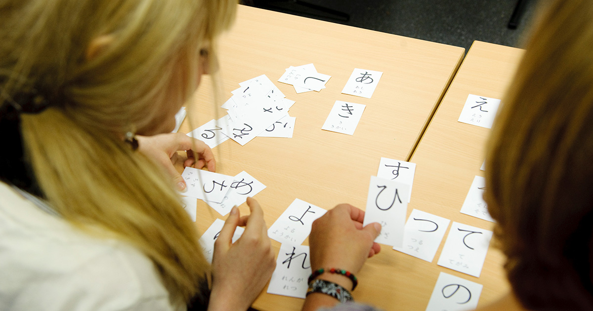 Lernkarten bei einem Sprachkurs an der vhs Jena