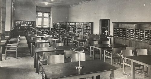 Lesesaal der EAB im Volkshaus Jena in den 50er Jahren