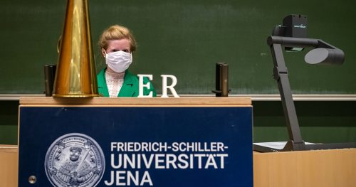 24.09.2020 Jena: Denkmaleinweihung zu "E.R. – Portrait eines Vergessenen." - eine performative Spurensuche zu Eduard Rosenthal, inszeniert von Anke Heelemann