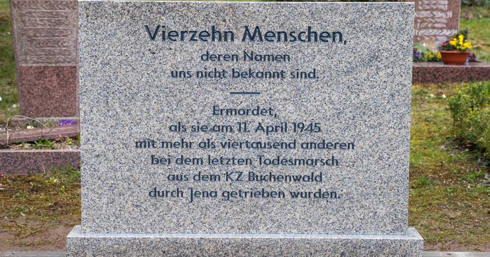 Inschrift auf dem Todesmarsch-Gedenksteinc