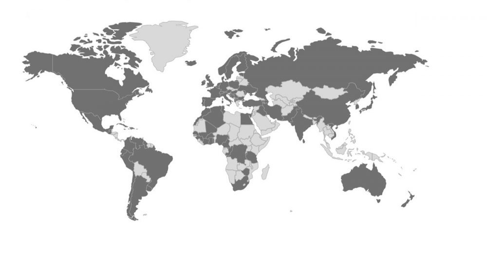 Eine Weltkarte, die dunkelgrau darstellt, aus welchen Ländern die Kulturarena-Künstler:innen bereits anreisten