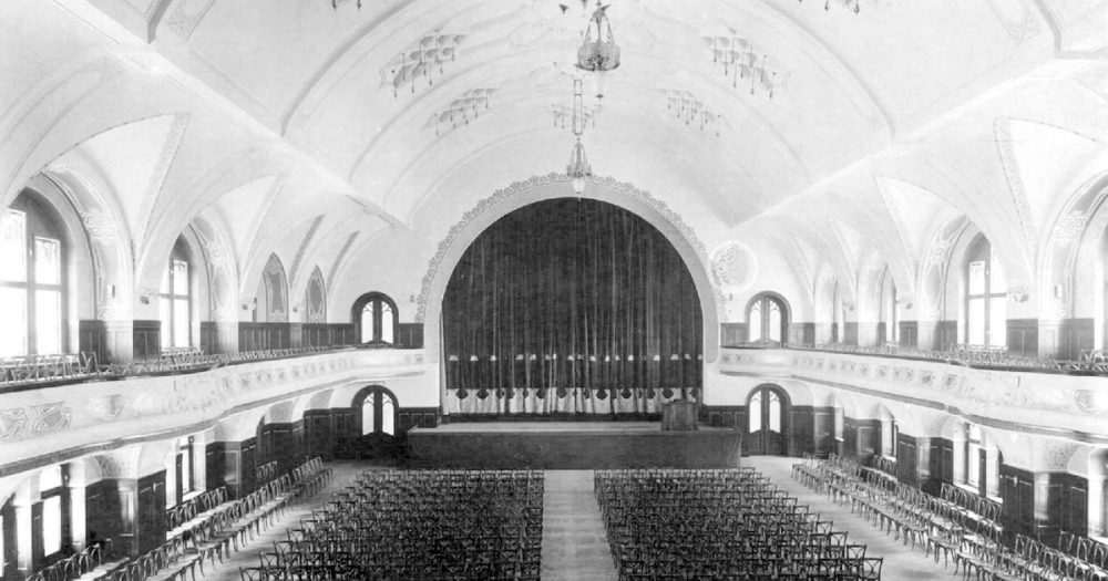 Der Große Saal im Volkshaus Jena im Eröffnungsjahr 1903
