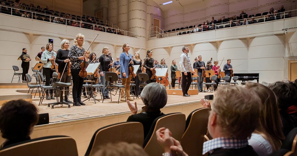 Die Jenaer Philharmonie in "Zivil" biem Konzert in Dortmund 