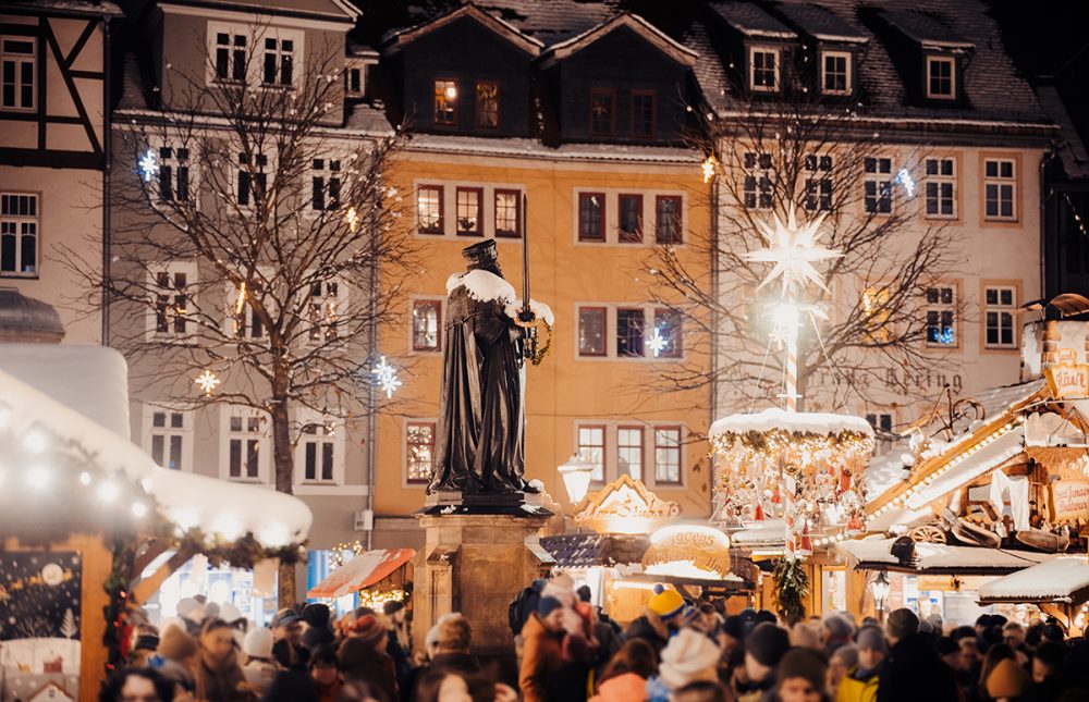 Blick auf den winterlichen Jenaer Weihnachtsmarkt