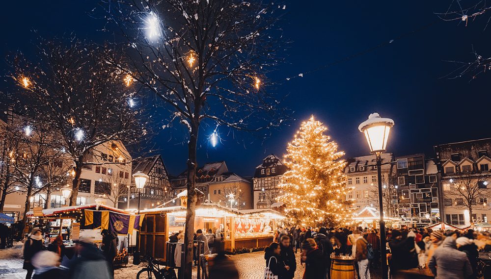 Blick auf den winterlichen Jenaer Weihnachtsmarkt