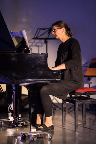Helga Assing am Klavier