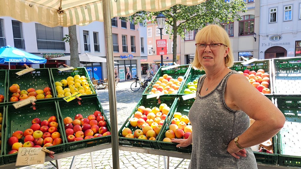 Karin Wittig auf dem Jenaer Wochenmarkt