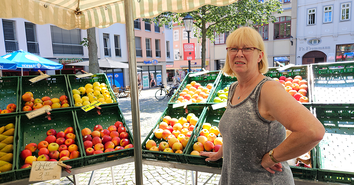 Karin Wittig auf dem Jenaer Wochenmarkt