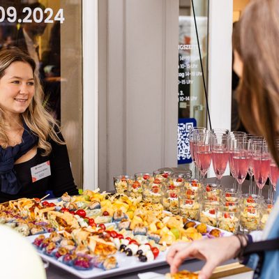 Buffet mit Häppchen bei der Eröffnung des ProbierLadens Jena