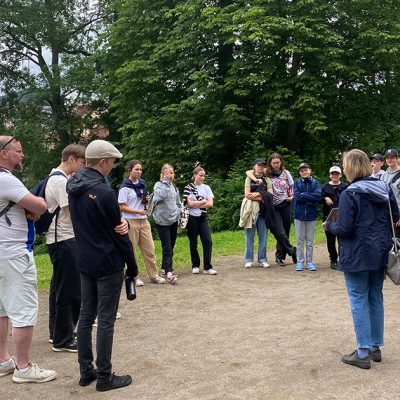 JSO und Austauschgäste aus Oulu bei einer Stadtführung durch Jena