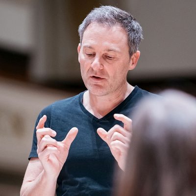 Andrea Lorenzo Scartazzini bei einer Probe mit der Jenaer Philharmonie
