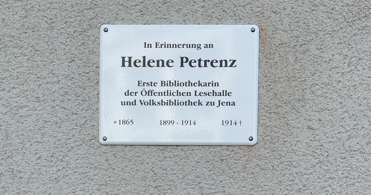 Die neue Gedenktafel für Helene Petrenz am Volkshaus Jena