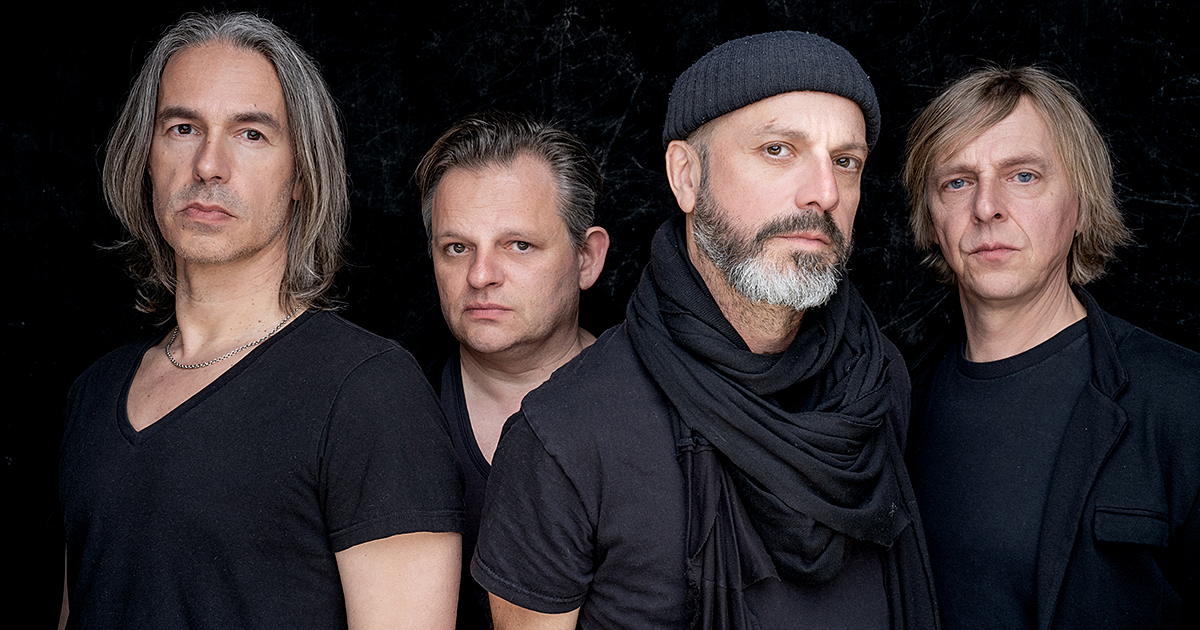 Bandfoto vor schwarzem Hintergrund SELIG