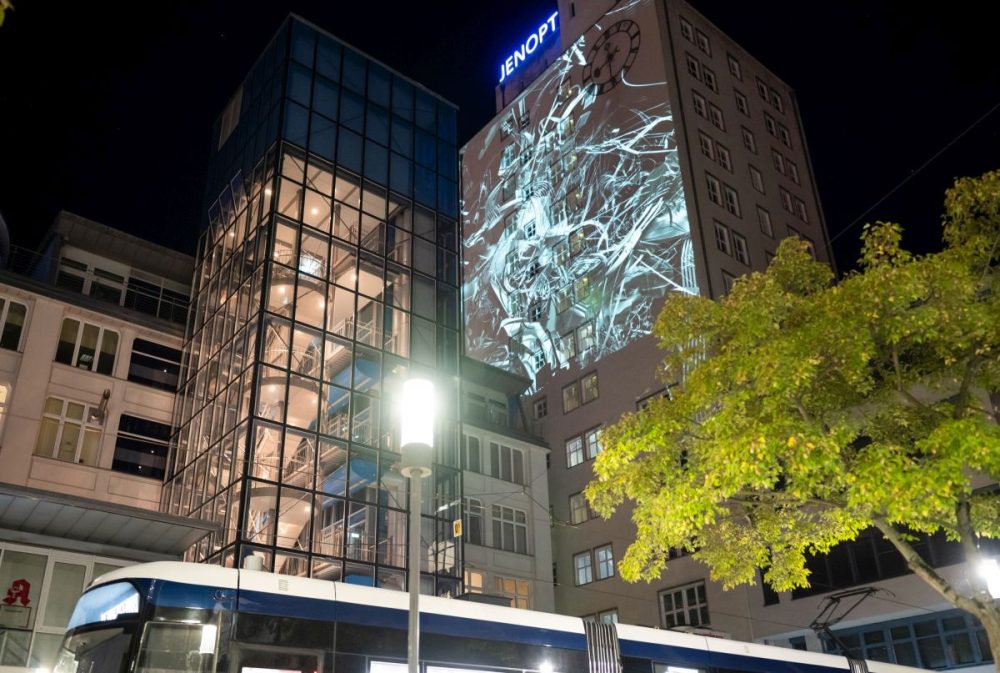 Jenoptik-Gebäude mit Lichtkunst an der Fassade