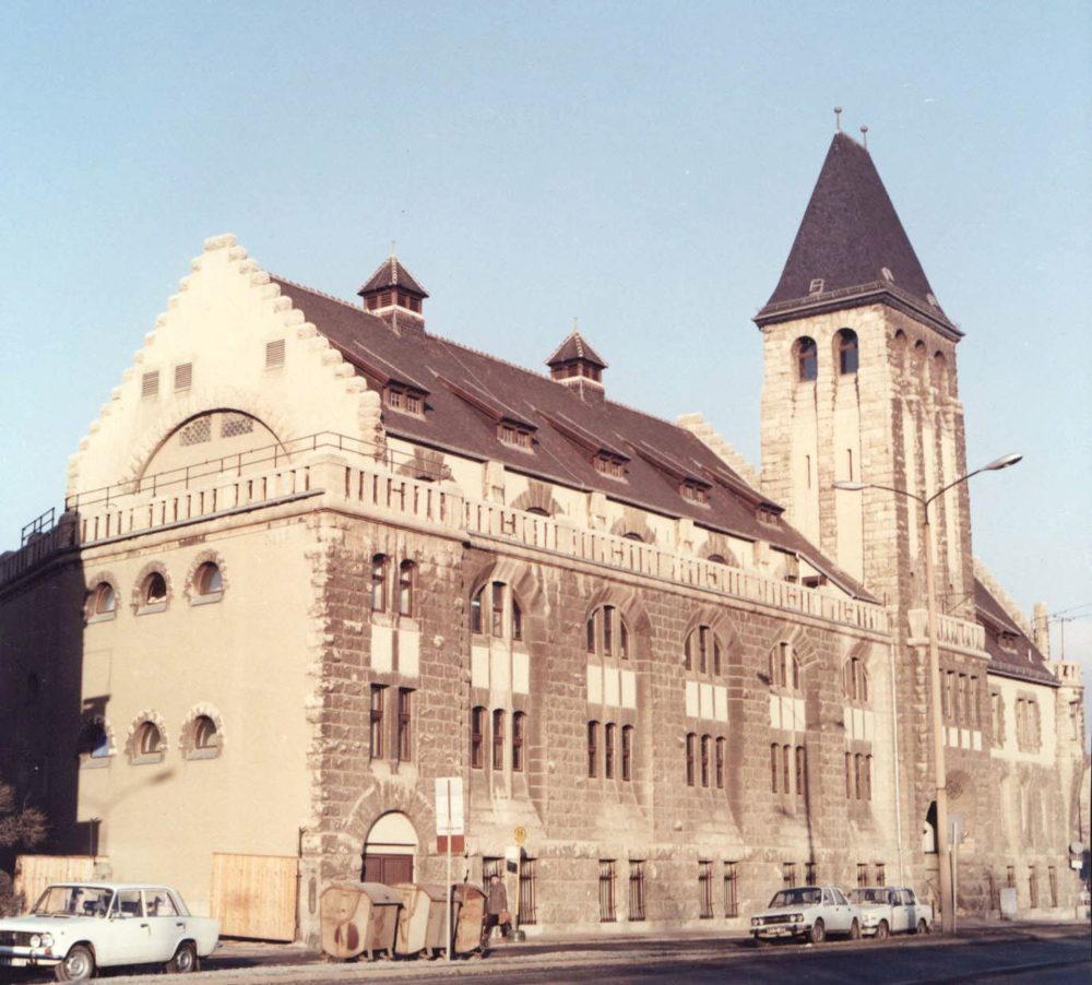 Historische Aufnahme vom Volksbad Jena in bunt zu DDR-Zeiten