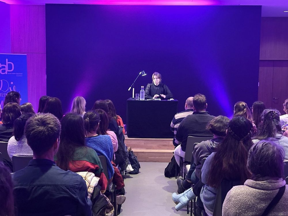 Anne Sauer liest beim Lesemarathon der EAB Jena 2025