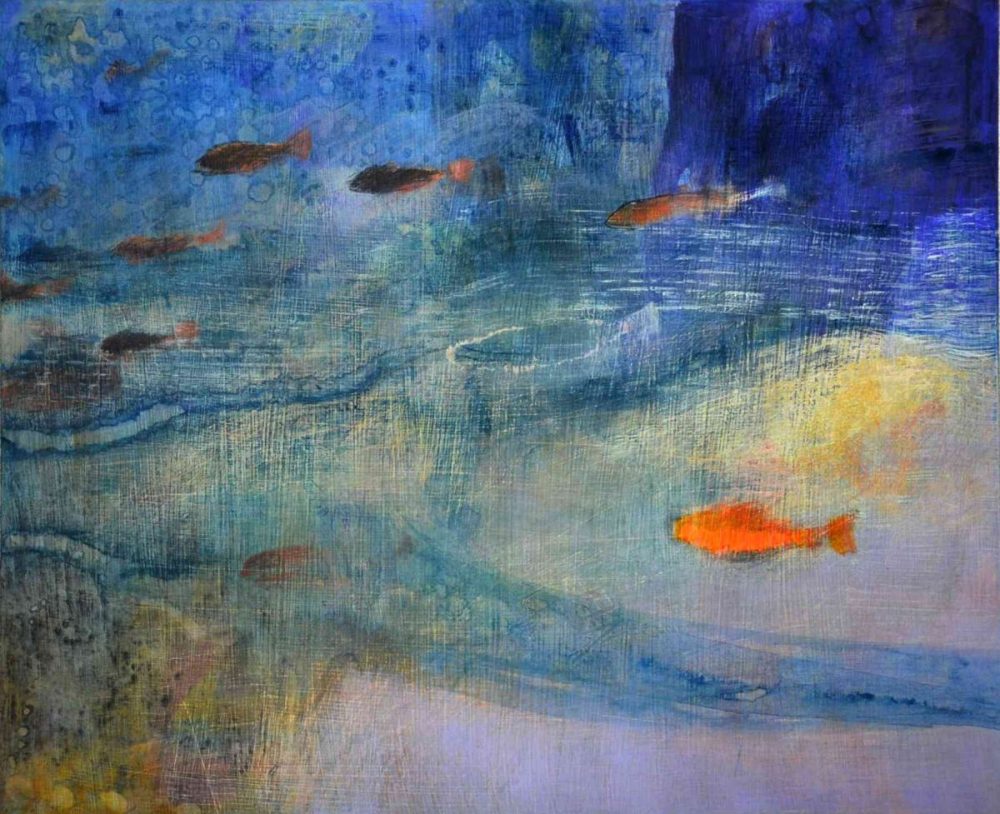 Zu sehen ist ein Ausschnitt mit Wassser und zahlreichen Goldfischen in einem satten Orange.