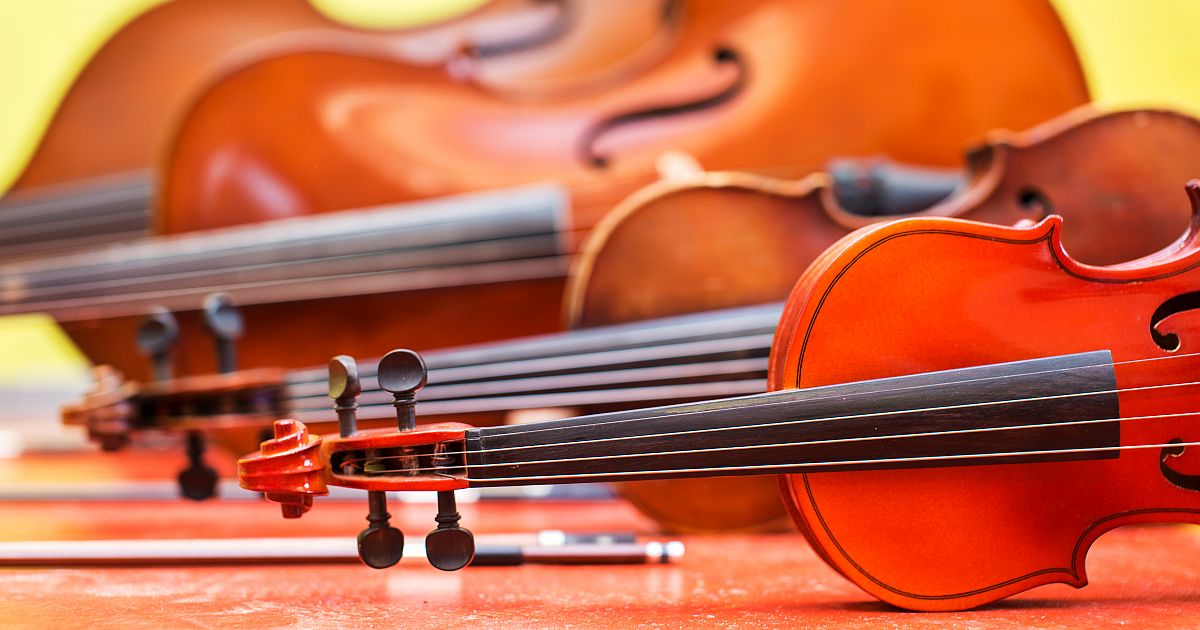 Streichinstrumente hintereinander liegend