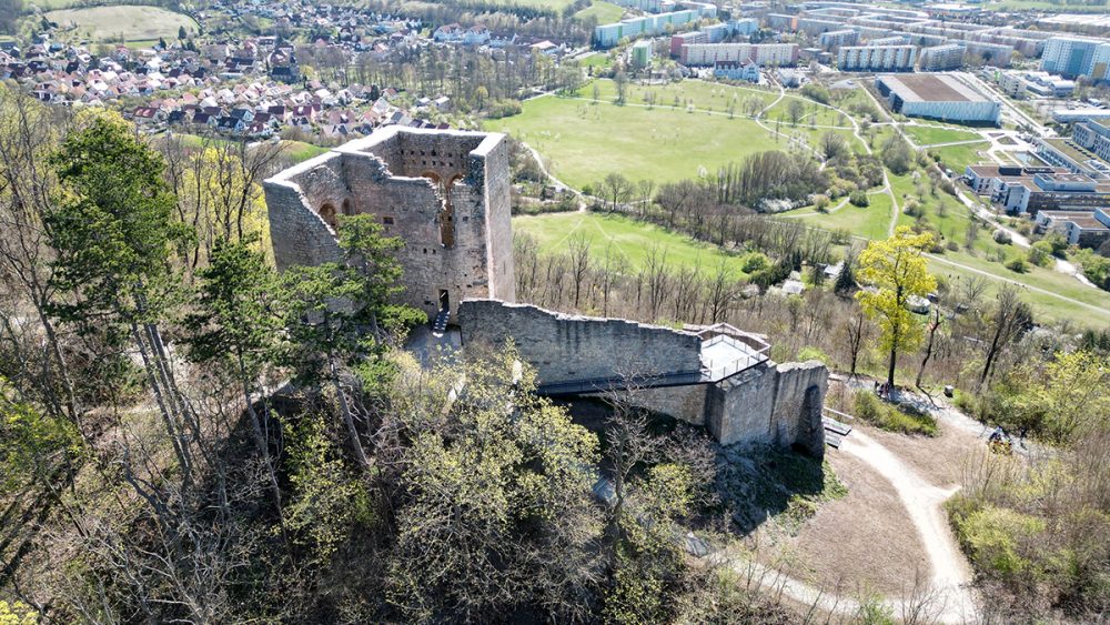 Die Lobdeburg von hinten oben mit Blick nach Drackendorf und nach Lobeda-Ost, Drohnenaufnahme
