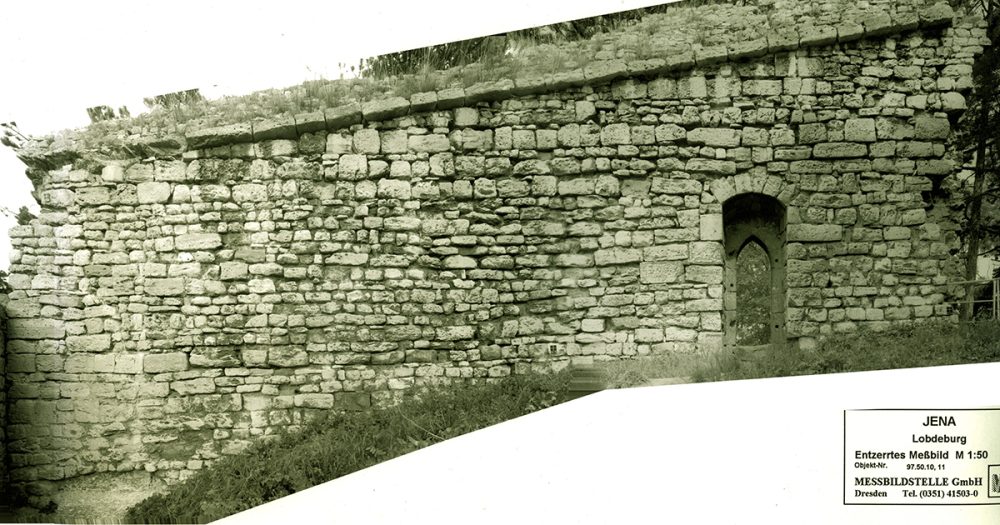 Schadenserfassung an der Nordwand der Lobdeburg mit Messbildern