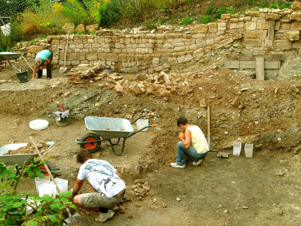 Archäologische Grabungen im Bereich der Lobdeburg