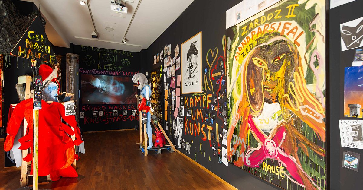 Blick in die Jenaer Jonathan-Meese-Ausstellung in der Kunstsammlung Jena