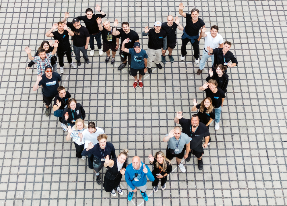 Kulturarenateam auf dem Theatervorplatz | ©JenaKultur, C. Worsch