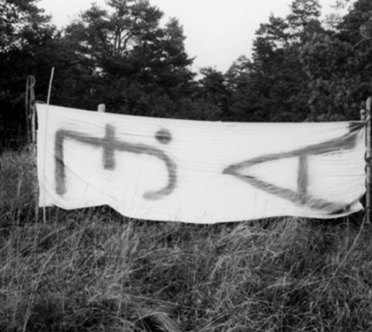 Weißes Laken als Zeichen des Protests
