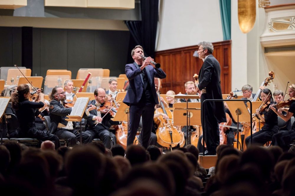 Daniel Ottensamer beim Donnerstagskonzert № 1 auf der Bühne im Volkshaus Jena