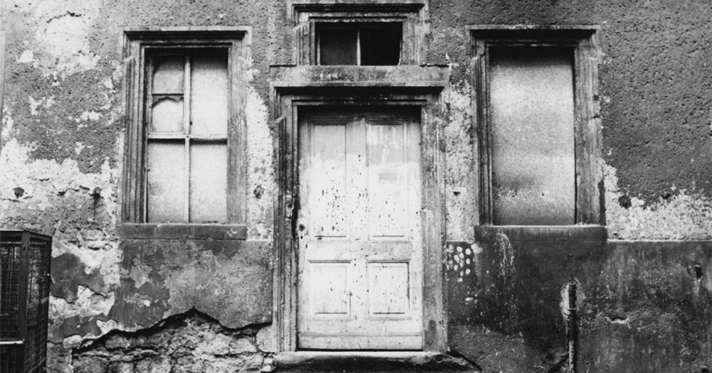 Eingang Romantikerhaus vor der Sanierung (um 1978)