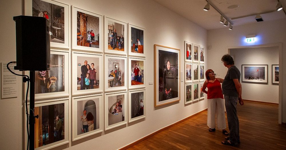 Porträts von Kriegsflüchtlingen in der Ausstellung „Zwischen Zeiten“ von Frank Gaudlitz