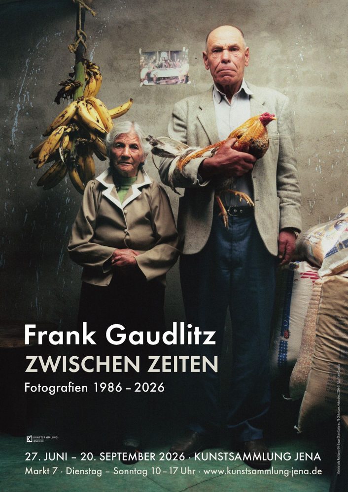 Das Plakat zur Ausstellung "Zwischen Zeiten" mit Fotografien von Frank Gaudlitz