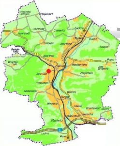 Eine Gesamtkarte der Stadt Jena auf der mit einem roten Kreis der Ort der Baumaßnahme Magdelstieg markiert ist