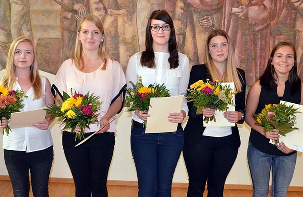 Weibliche Auszubildende der Stadtverwaltung Jena